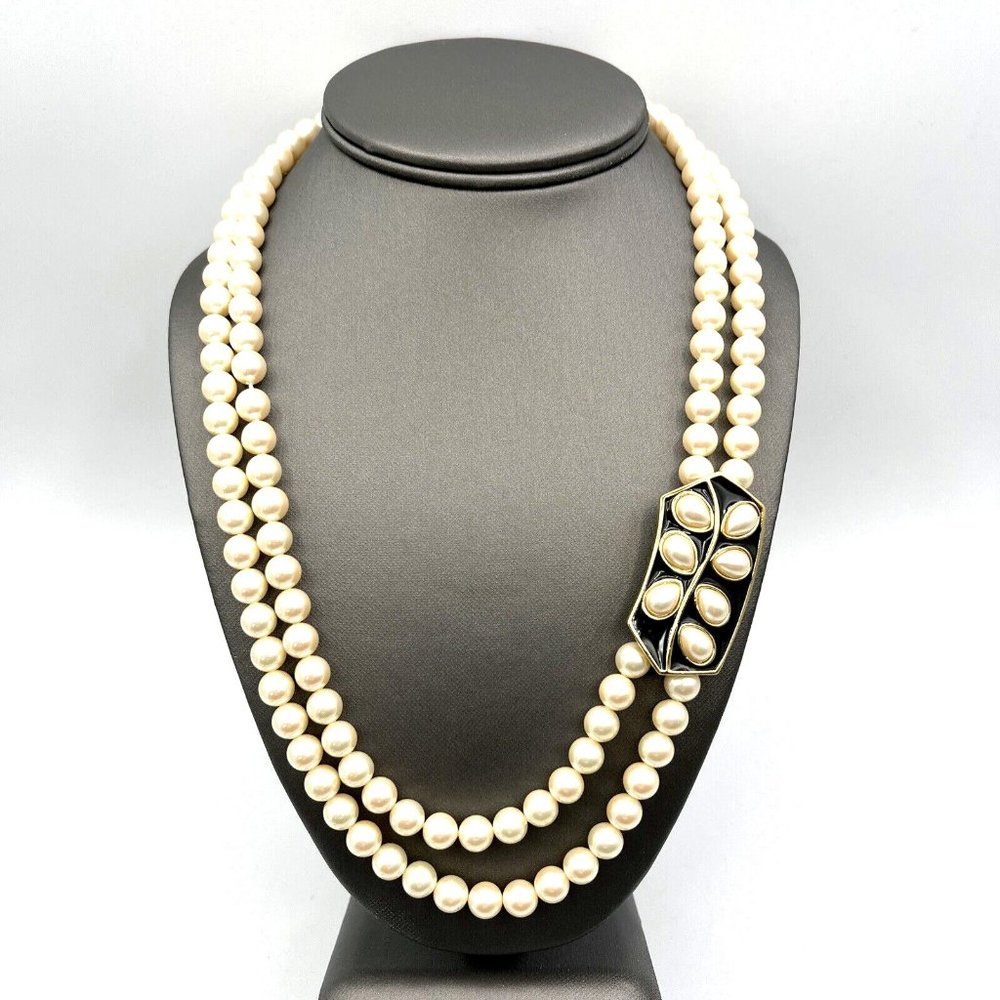 Vintage TRIFARI Necklace Double Strand Pearl and Enamel Pendant Necklace 22"